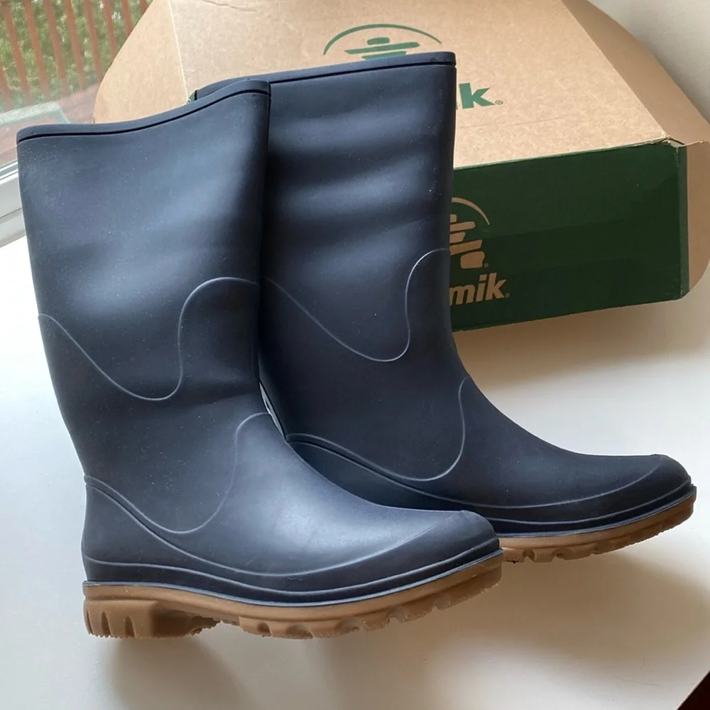 NIB Kamik Miranda Navy Women’s Rain Boots & NWT